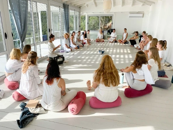yoga teacher training group in greece