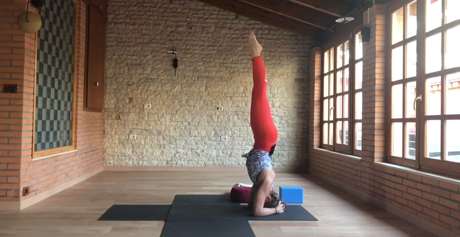 How to master headstand for beginners in east steps