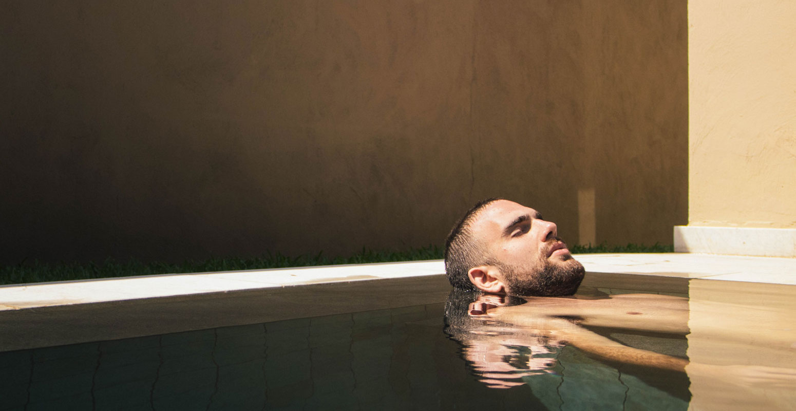 man's head above water relaxing his mind